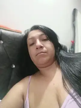 Snapshot of Katysaez chatting on May 2026 04:43:02 AM Katysaez online show from May 2026 04:43:02 AM