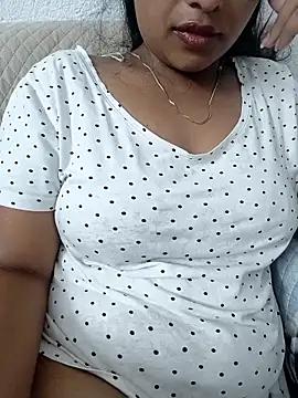 Hot-Tinaa online show from April 2026 01:47:01 AM