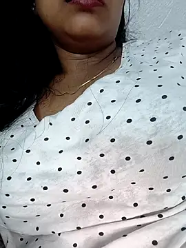 Hot-Tinaa online show from April 2026 12:33:01 AM