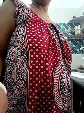 Hot-Tinaa online show from April 2026 03:43:02 AM