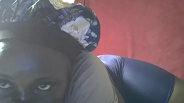 LowKeyWild  online show from April 2026 07:08:02 PM