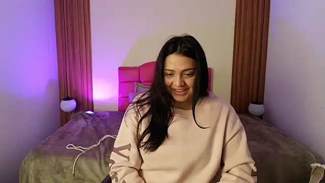 Snapshot of IvonneRoss_ chatting on June 2026 12:33:01 PM IvonneRoss online show from June 2026 12:33:01 PM
