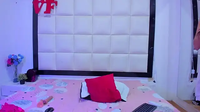 Catalinna 03 online show from April 2026 07:51:01 PM