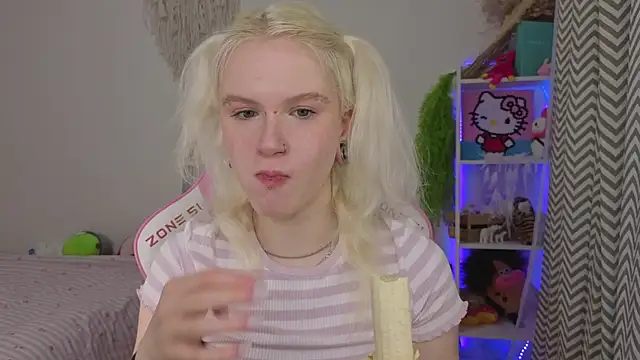 Mia WaterFall online show from April 2026 03:28:01 AM