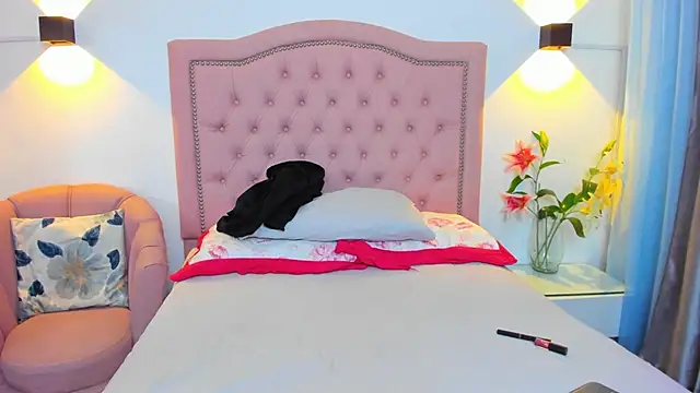 Chloekey online show from April 2026 07:30:01 PM