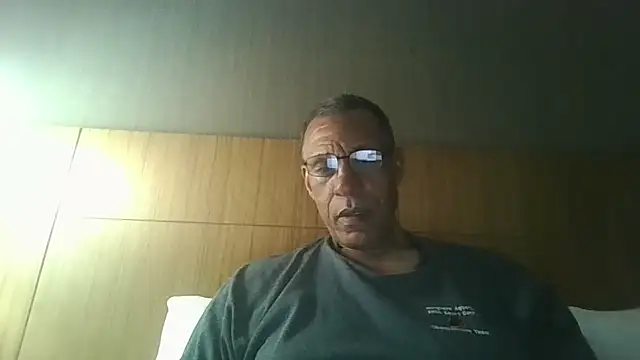 swimmer2496 online show from April 2026 01:36:01 AM