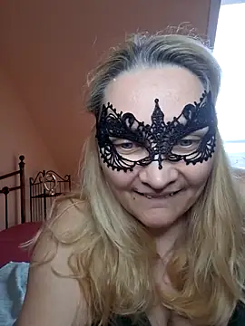 MaskedQueen77 online show from April 2026 03:52:01 PM