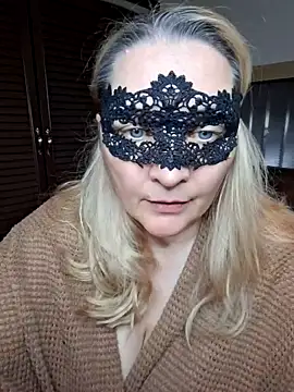 MaskedQueen77 online show from May 2026 11:48:01 AM