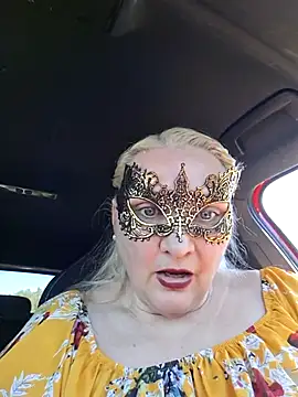 MaskedQueen77 online show from May 2026 11:16:01 AM