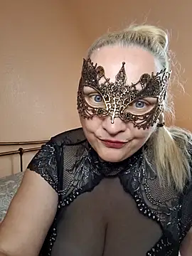 MaskedQueen77 online show from June 2026 05:23:01 PM
