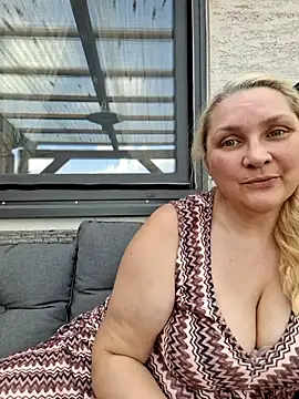MaskedQueen77 online show from July 2026 03:37:02 PM