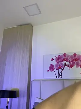 JuliaColemann online show from June 2026 12:00:02 PM