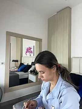 JuliaColemann online show from June 2026 11:53:01 AM