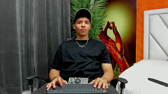 Tobias Vega online show from March 2026 11:37:01 PM