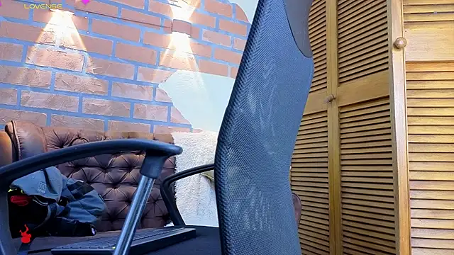 mister eithan online show from March 2026 05:08:02 AM