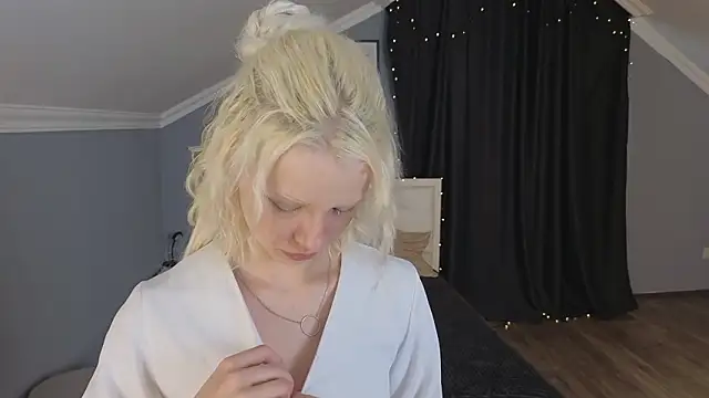 Naomi Demio online show from February 2026 09:08:01 AM