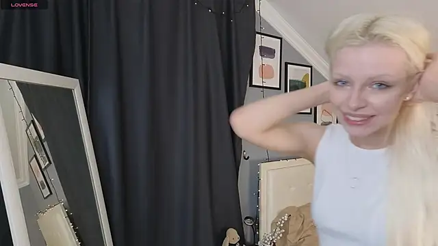 Naomi Demio online show from April 2026 12:35:02 PM