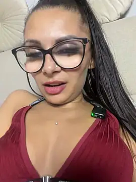Snapshot of HiddendesireXO01 chatting on June 2026 07:18:01 PM HiddendesireXO01 online show from June 2026 07:18:01 PM