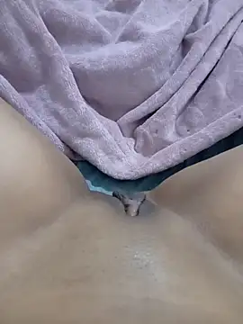 Snapshot of hanina127 chatting on February 2026 03:03:02 AM hanina127 online show from February 2026 03:03:02 AM