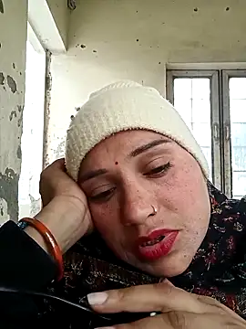 Cute-karisma1234 online show from February 2026 03:59:02 AM