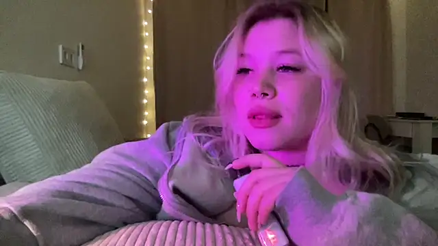 Lulu Di online show from March 2026 07:20:02 PM