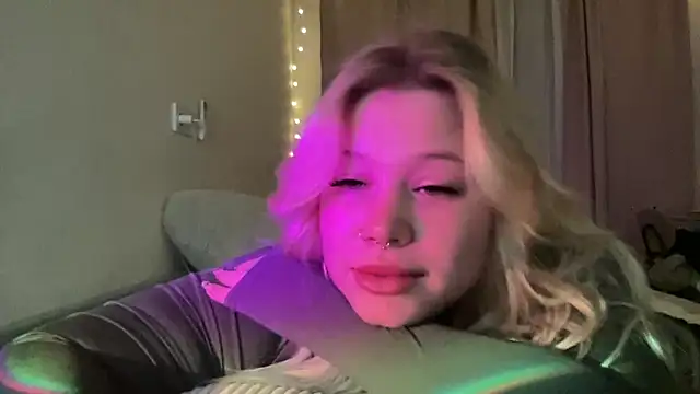 Lulu Di online show from March 2026 06:07:01 PM