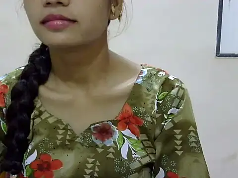 Snapshot of Kulsum_S chatting on June 2026 01:57:01 PM Kulsum S online show from June 2026 01:57:01 PM