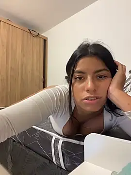 Laia white online show from April 2026 11:28:01 PM