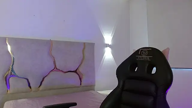 Snapshot of TINY_TAY chatting on March 2026 11:49:01 AM TINY TAY online show from March 2026 11:49:01 AM