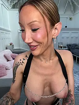 Allana29 online show from July 2026 07:35:01 PM