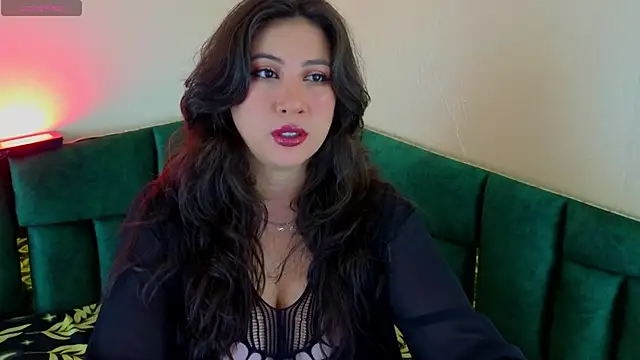 Luvienne online show from April 2026 07:14:01 PM