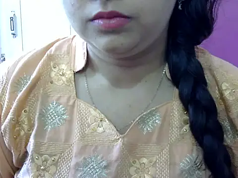Snapshot of Cute_Aliyaa chatting on May 2026 10:42:01 AM Cute Aliyaa online show from May 2026 10:42:01 AM