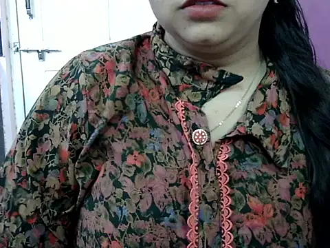 Snapshot of Cute_Aliyaa chatting on May 2026 02:01:02 PM Cute Aliyaa online show from May 2026 02:01:02 PM