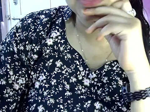 Snapshot of Cute_Aliyaa chatting on June 2026 12:18:02 PM Cute Aliyaa online show from June 2026 12:18:02 PM