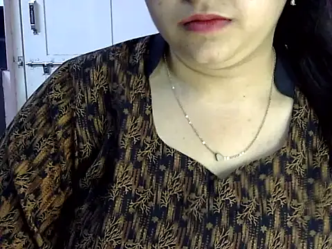 Snapshot of Cute_Aliyaa chatting on June 2026 02:33:01 PM Cute Aliyaa online show from June 2026 02:33:01 PM