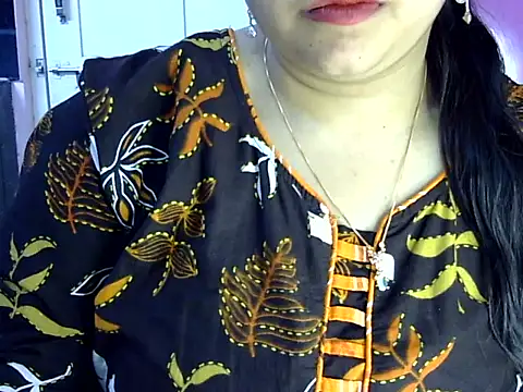 Snapshot of Cute_Aliyaa chatting on June 2026 01:37:01 PM Cute Aliyaa online show from June 2026 01:37:01 PM
