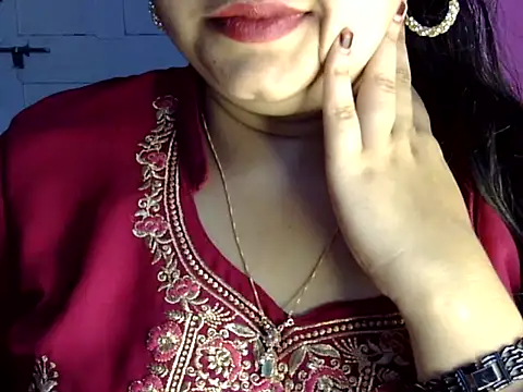 Snapshot of Cute_Aliyaa chatting on July 2026 02:02:01 PM Cute Aliyaa online show from July 2026 02:02:01 PM