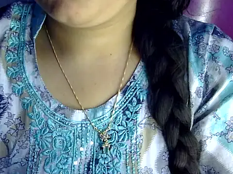 Snapshot of Cute_Aliyaa chatting on July 2026 01:32:02 PM Cute Aliyaa online show from July 2026 01:32:02 PM