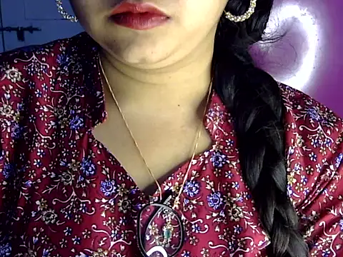 Snapshot of Cute_Aliyaa chatting on July 2026 01:09:01 PM Cute Aliyaa online show from July 2026 01:09:01 PM