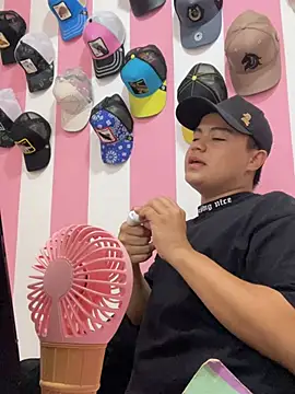 andresmahecha777 online show from March 2026 04:33:01 PM