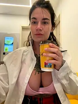 Snapshot of TattooGirlAlia chatting on October 2025 06:43:02 AM TattooGirlAlia online show from October 2025 06:43:02 AM