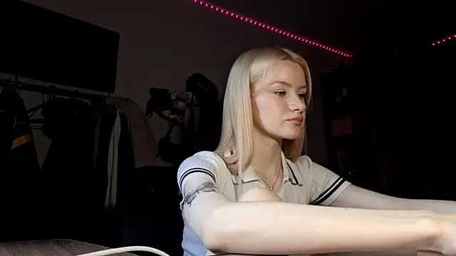 Snapshot of ChongTreece chatting on February 2026 06:17:02 AM ChongTreece online show from February 2026 06:17:02 AM