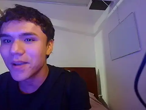 CreamKingg online show from April 2026 01:41:02 AM