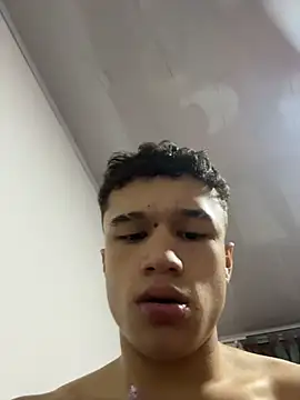 Snapshot of Dominik_Souza chatting on June 2026 01:44:02 AM Dominik Souza online show from June 2026 01:44:02 AM