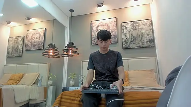 Raphael Nyon online show from March 2026 03:47:01 AM