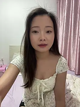 BIGBABYYEYE online show from April 2026 02:00:02 PM