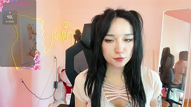 Snapshot of AliceeinWonderlanddd chatting on February 2026 06:26:01 AM AliceeinWonderlanddd online show from February 2026 06:26:01 AM