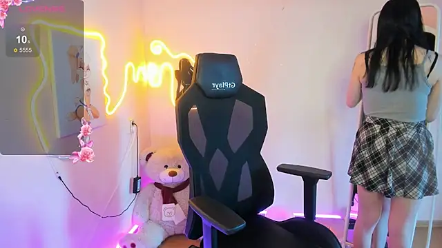 Snapshot of AliceeinWonderlanddd chatting on February 2026 02:34:02 AM AliceeinWonderlanddd online show from February 2026 02:34:02 AM