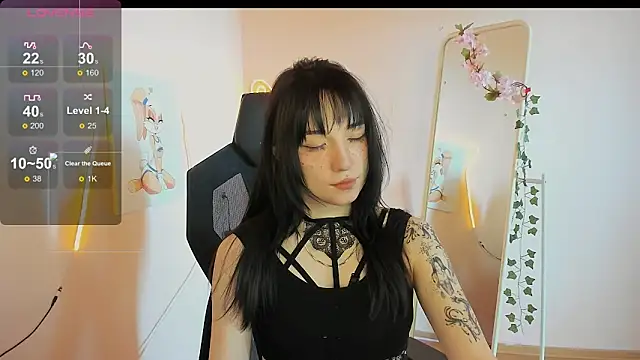 Snapshot of AliceeinWonderlanddd chatting on May 2026 02:06:01 AM AliceeinWonderlanddd online show from May 2026 02:06:01 AM
