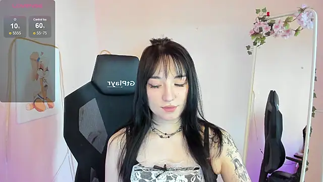 Snapshot of AliceeinWonderlanddd chatting on May 2026 02:09:02 AM AliceeinWonderlanddd online show from May 2026 02:09:02 AM